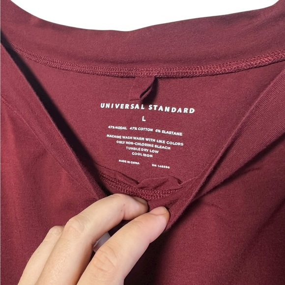 Universal Standard Relaxed Long Sleeve Tee Stretchy Comfort Burgundy Size Large - Picture 2 of 3
